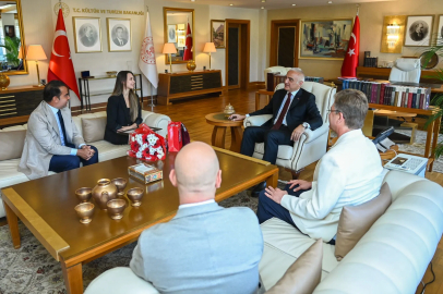 Bakan Ersoy, Nilay Tahiroğlu ve Tan Sağtürk ile görüştü