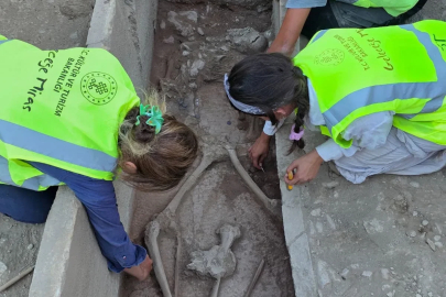 Aspendos'ta 2 bin 400 yıllık güreşçi mezarı keşfedildi